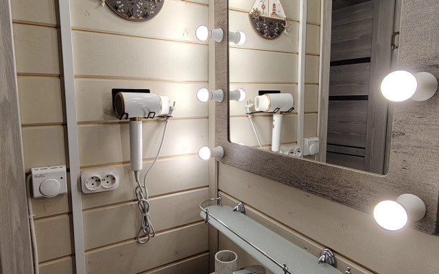 Частный дом Желтый