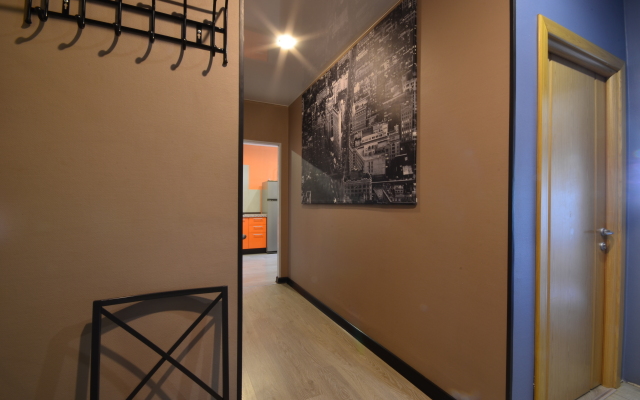 Na Naberezhnoy Na 9 Chelovek Flat