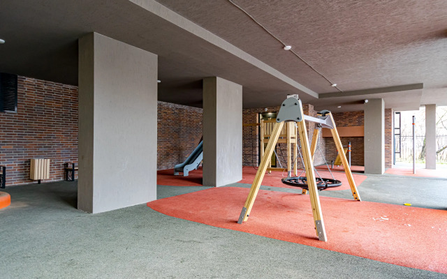 Uyutnaya sovremennaya studiya na Parkovom Flat