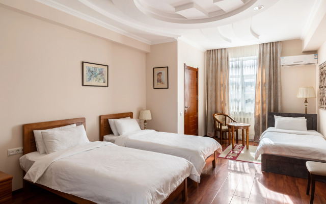 Soluxe Hotel