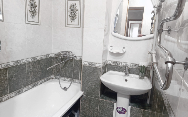 V Samom Tsentre Ryadom S Parkom Apartment