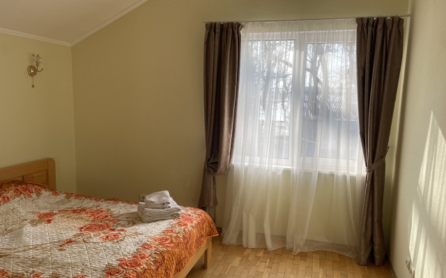 Dom S Basseynom U Morya Private House