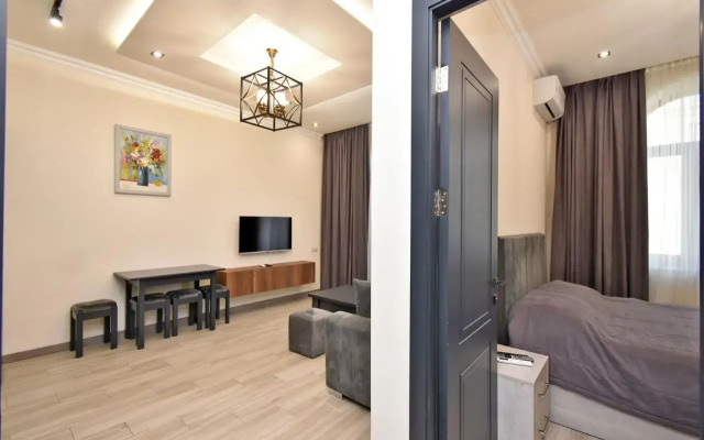2-K, Ulitsa Amiryana, Am713 Flat