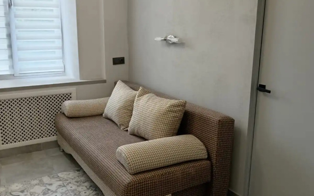 Oktyabryskiy Prospekt 96-1 Apartments