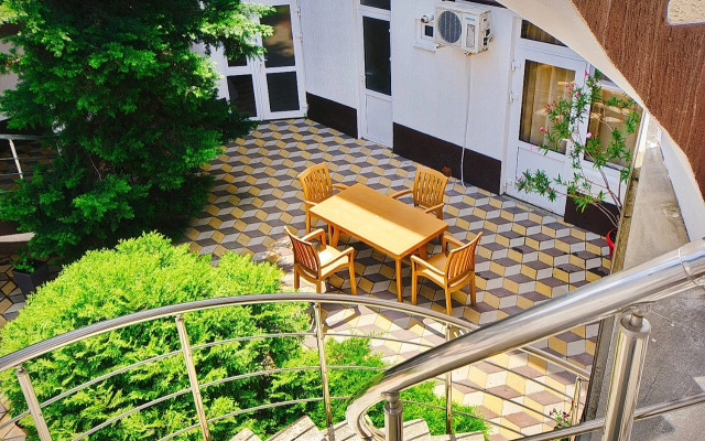 Dinastiya Guest house