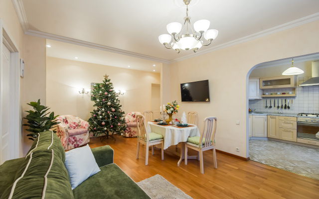 GM s Vidom na Zoopark i Moscow city Apartments