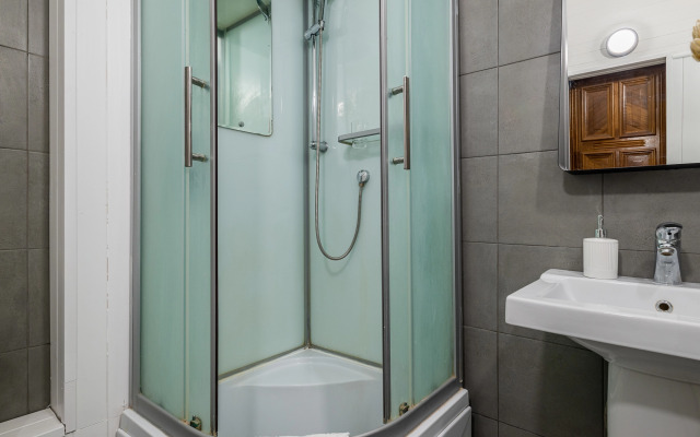 Апартаменты Кварт-Отель, Бережковская Набережная 12