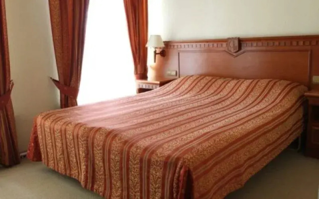 Golden Hotel