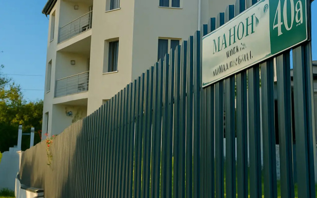 Manon Hotel