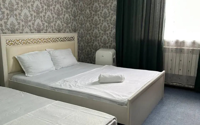 Mazhor Hotel
