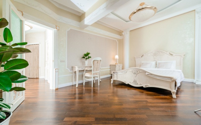 Versal'. Dvuhetazhnaya 6K na Kutuzovskom Flat