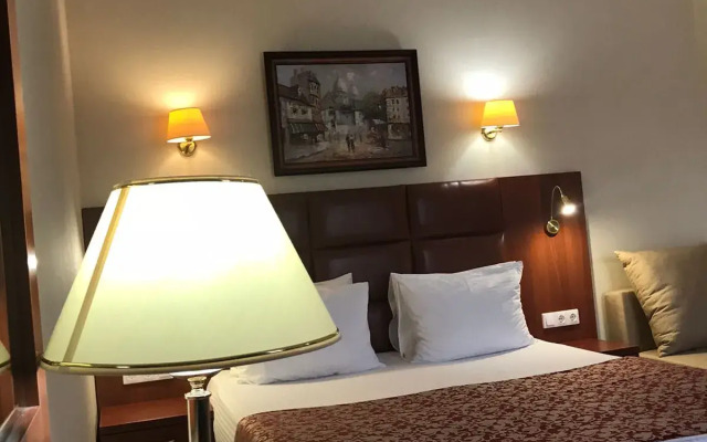 De Paris Guest House