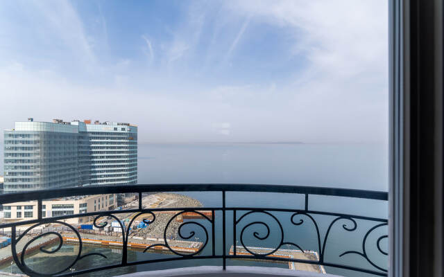 Apart Vl Na Naberezhnoy S Vidom Na More Apartments