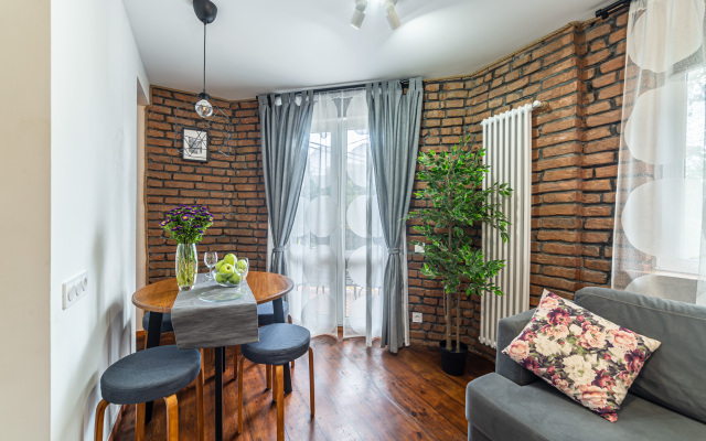 M1C Lyuks Apartments