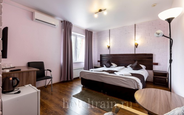 1st Train Hotel