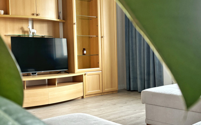 Na Topolinoj Allee s Prostornoj Kuhnej Flat