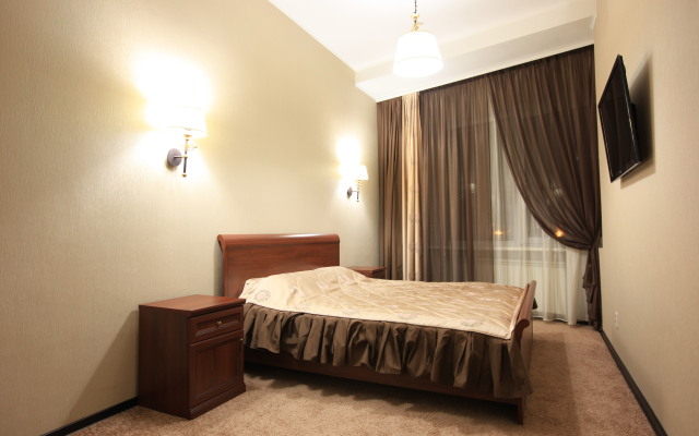 Отель Паддок