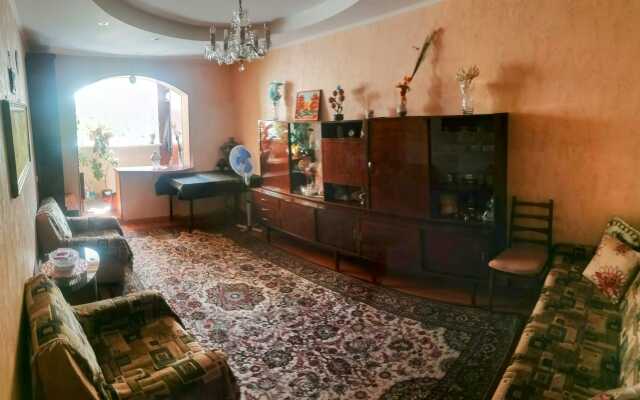 Na Kizhevatova 3-Bedroom Flat