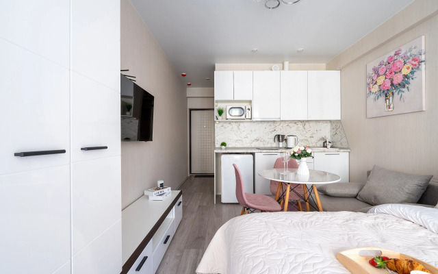 Studiya u morya s bassejnom na territorii. Karavella 112 Apartments