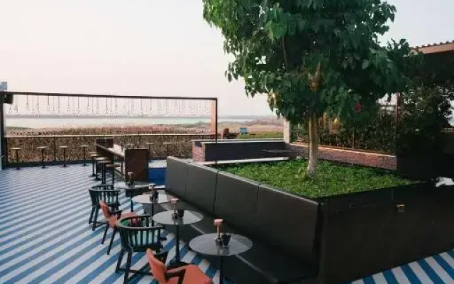 Yas Plaza Mangroves by IHG