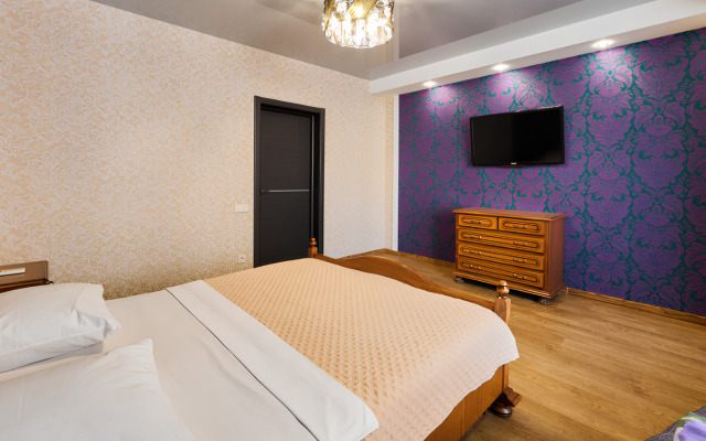 Na Revolyutsionnoy 3 Apartments