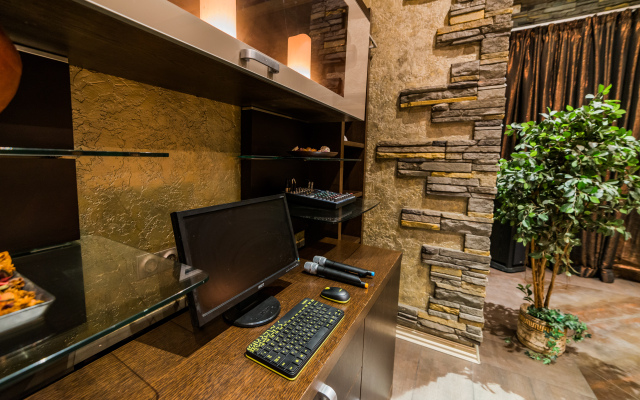Holiday-In Guest house