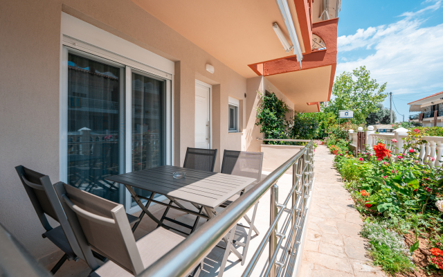 Milonas House Apartments