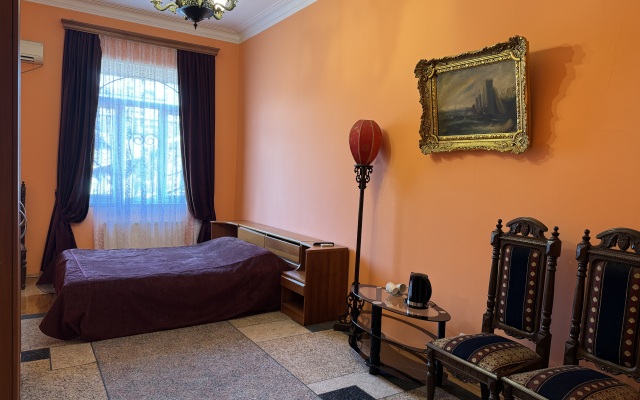 Queen Hotel