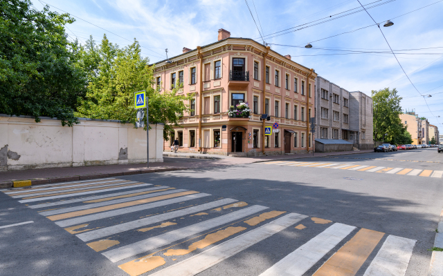 Apartment  Dvuhurovnevaya Studiya U Troitskogo Sobora