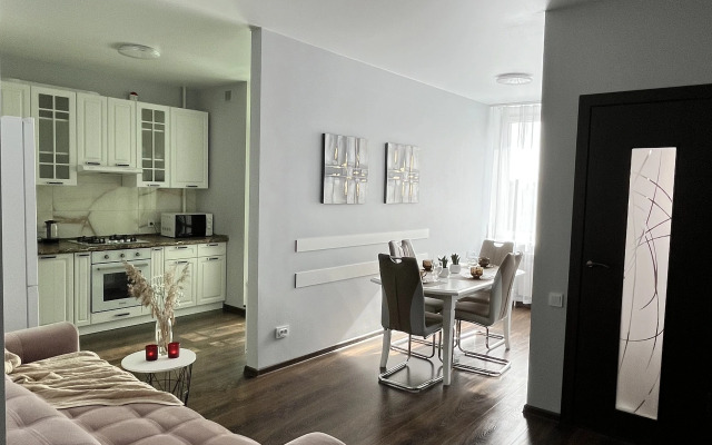 Evrodvushka u morya Krants -Park Flat