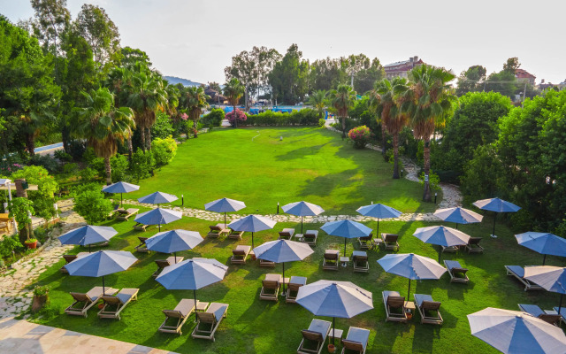 Club-E Hotel