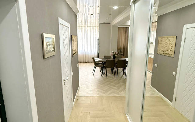 na Komsomolskoy Flat