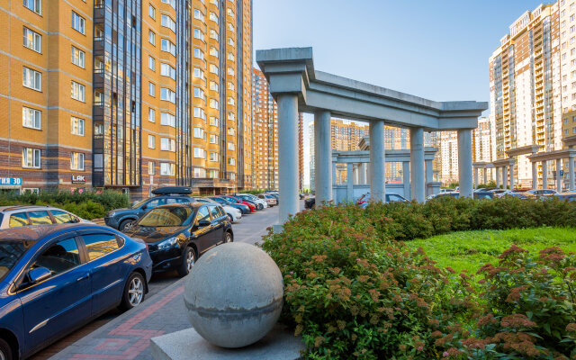 Evro Tryoxkomnatniye  Ryadom S Metro Apartments