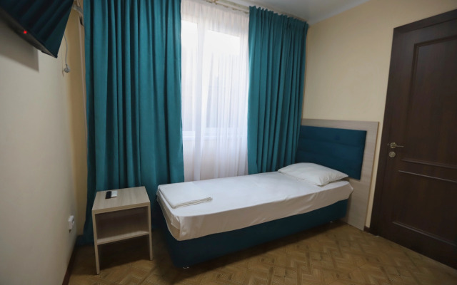 Golden City Hotel