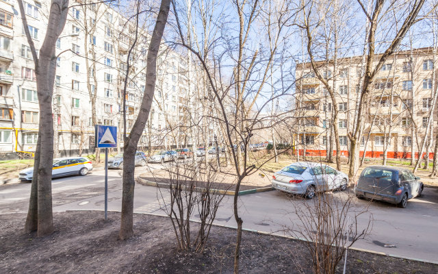 U Metro Shodnenskaya Apartments