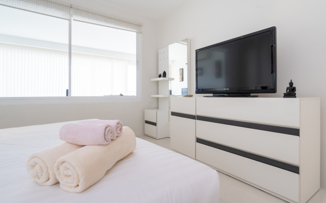 Ocean view condo in Sunset Plaza Apartments