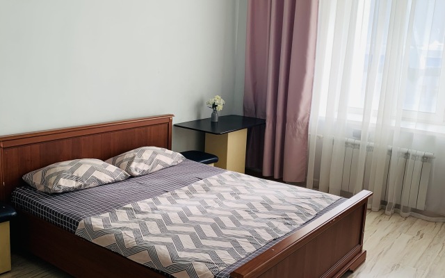 2-Kh Komnatnaya V Tsentre Vozle Tsirka Flat