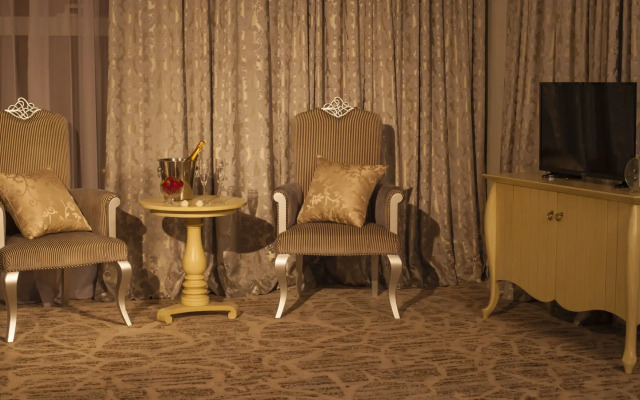 Отель BRISTOL Central Park Hotel 4*