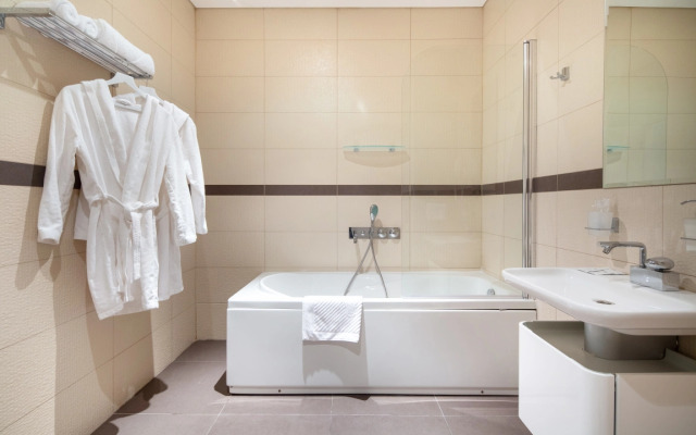 Rockmond 64 Junior Suite 6