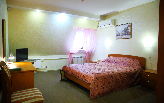 Gostinichno-Razvlekatelnyij Kompleks Kontinent Hotel