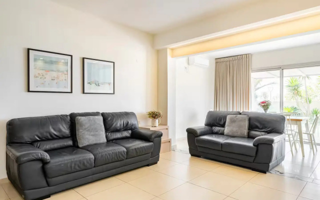GW002 Gugel Waves Amazing Seaview & Garden Family Apartments Flat