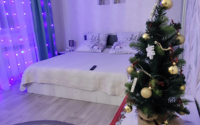 Квартира Новая Cовременная Cтудия с Видом на Рощу