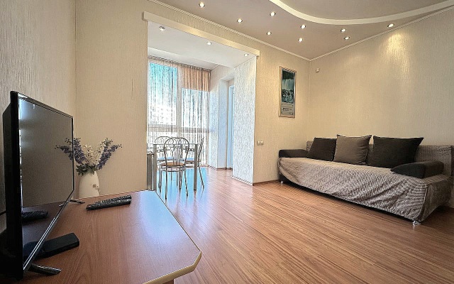 Квартира двухкомнатная на Молодежном рядом с Ледовой Ареной