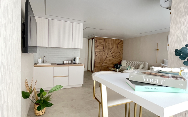 Vyshe Vsekh Flat