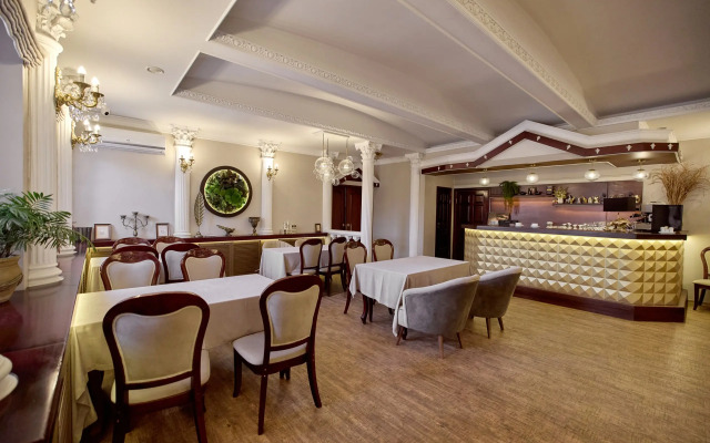 Отель Александр