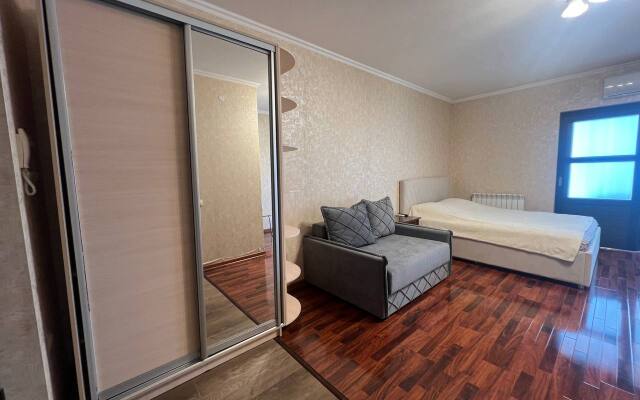 U Morya Vozle Parka Rivyera Apartments