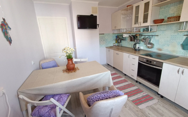 Uyutnaya 2-Khkomnatnaya Na Rechnoy Naberezhnoy Flat