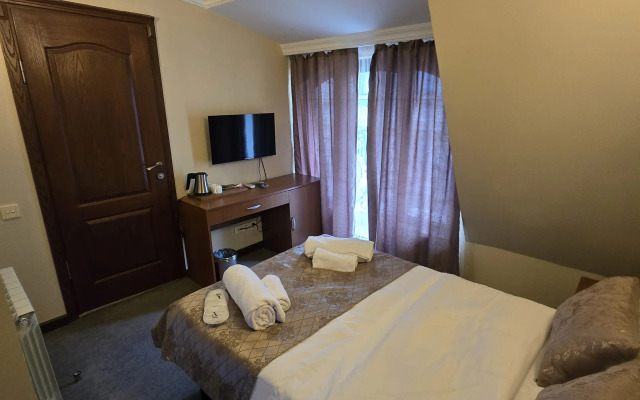 Ritsa Hotel