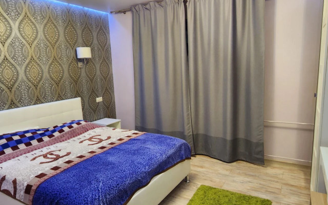 Апартаменты Двухкомнатная Севастопольская 6/4