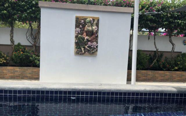 4 Palms Resort Hotel